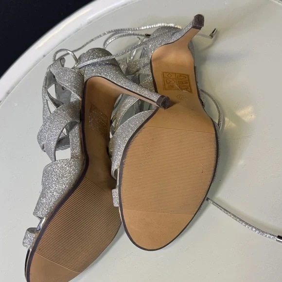 Kate and Mel GLAMOROUS Shimmering Silver Scrappy Heels - Picture 5 of 5